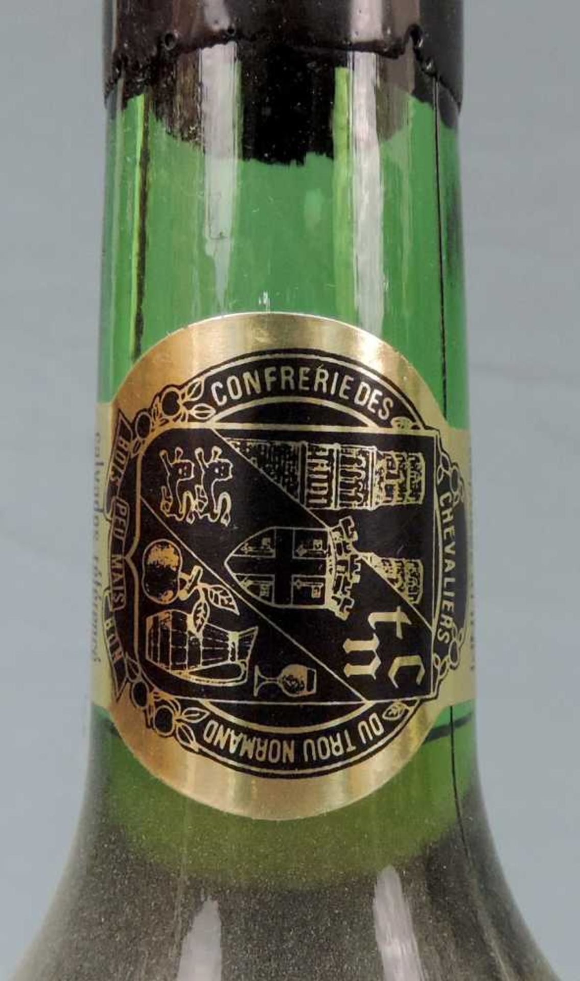 6 Flaschen Calvados. Auch Extra Vieux Montgommery. Unterschiedliche Domains. 70cl. - Image 4 of 19