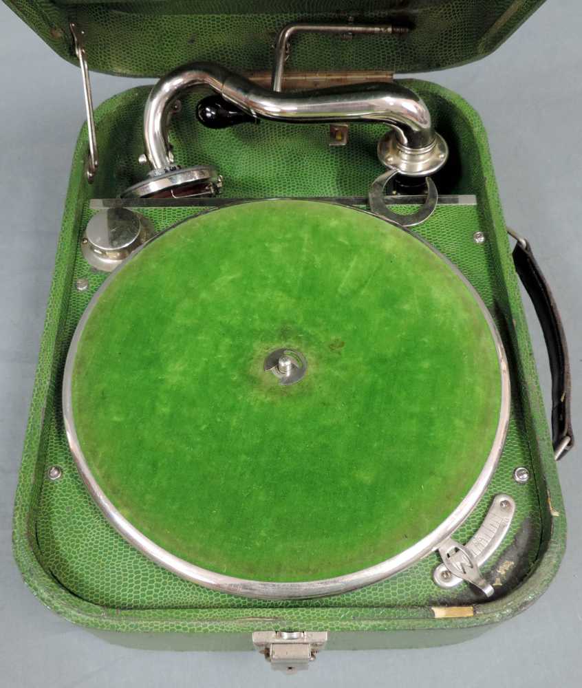 Reisegrammophon Polydor und 29 Schellackplatten. 40 cm x 39 cm. Gebrauchsspuren. Funktion nicht - Image 9 of 11