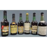 6 ganze Flaschen alter Calvados. Unterschiedliche Volumenprozent und Domaines. 6 whole bottels of