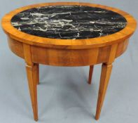 Ovaler Beistelltisch mit Marmorplatte. Wohl Empire. 70 cm x 80 cm x 58 cm. Oval table with marble