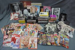 Konvolut Marilyn Monroe. 90 Zeitschriften, 46 Bücher, 2 DVDs, 9 Kalender, 6 Super 8 Filme, 17