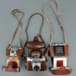 Drei analoge Kameras. Infra Wetzlar, Voigtländer Bessamatic und eine Zeiss Ikon. Bis 17 cm x 12