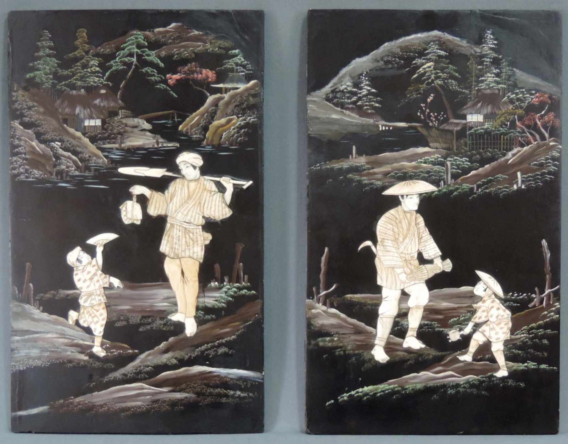 Zwei Bildtafeln, Japan. Schwarzlack bemalt mit Figuren aus Bein. Je 45 cm x 27 cm. Alt. Meiji