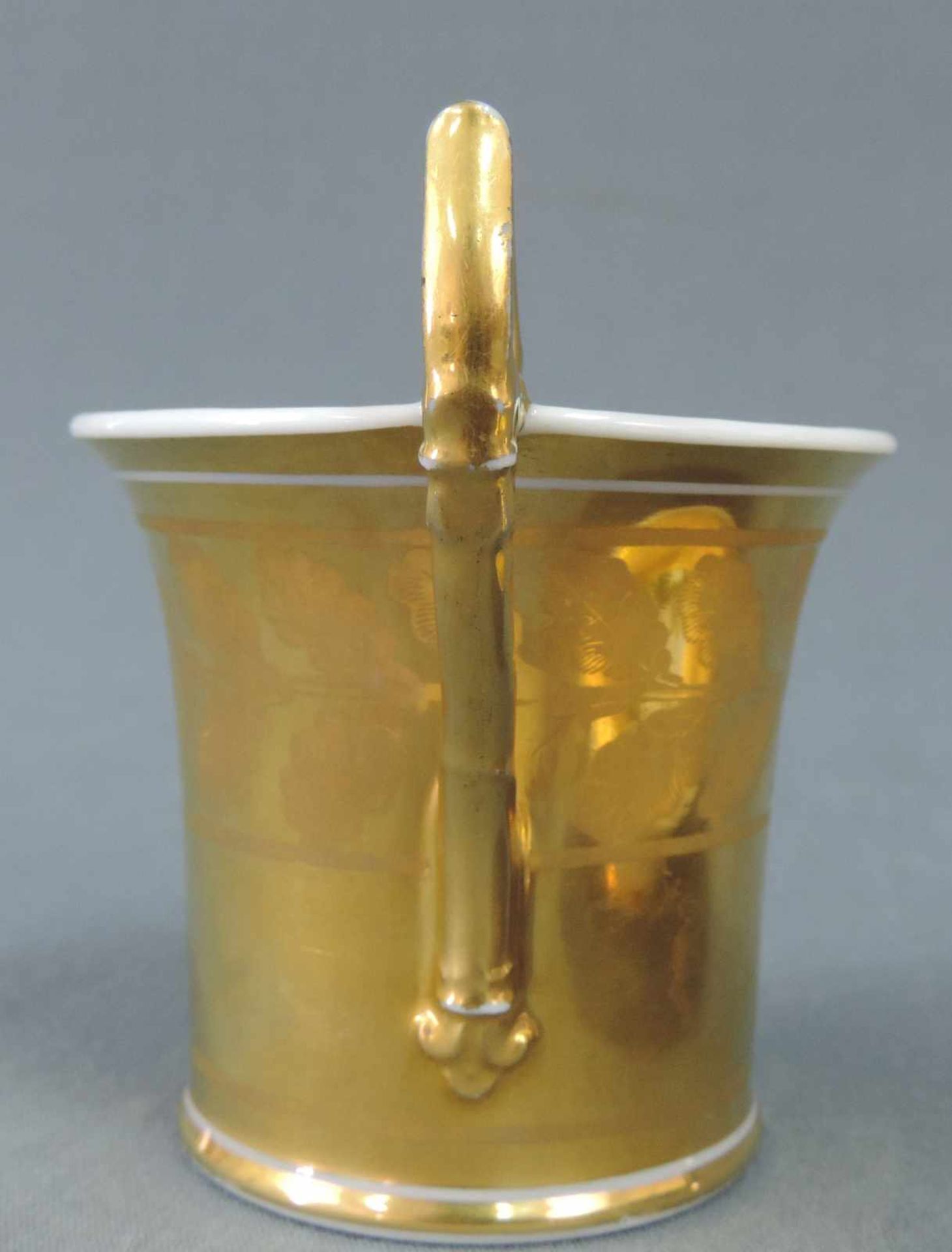 Bilder - Tasse mit Untertasse. Jagdmotiv. Durchmesser circa 14 cm. Porzellan. 19. Jahrhundert, - Bild 3 aus 5