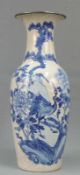 Bodenvase. China, blaues Dekor, restauriert. Höhe circa 62 cm. Porzellan. Vase. China, blue decor,