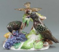 Meissen, Vogelgruppe ''2 Stare und Kohlmeise''. Knaufzeit. 24 cm hoch x 30 cm breit. Rückseite teils