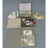 Konvolut Postkarten, Ansichtskarten, 2 Alben mit Fotos und Wehrpass. Auch 2. Weltkrieg und III.