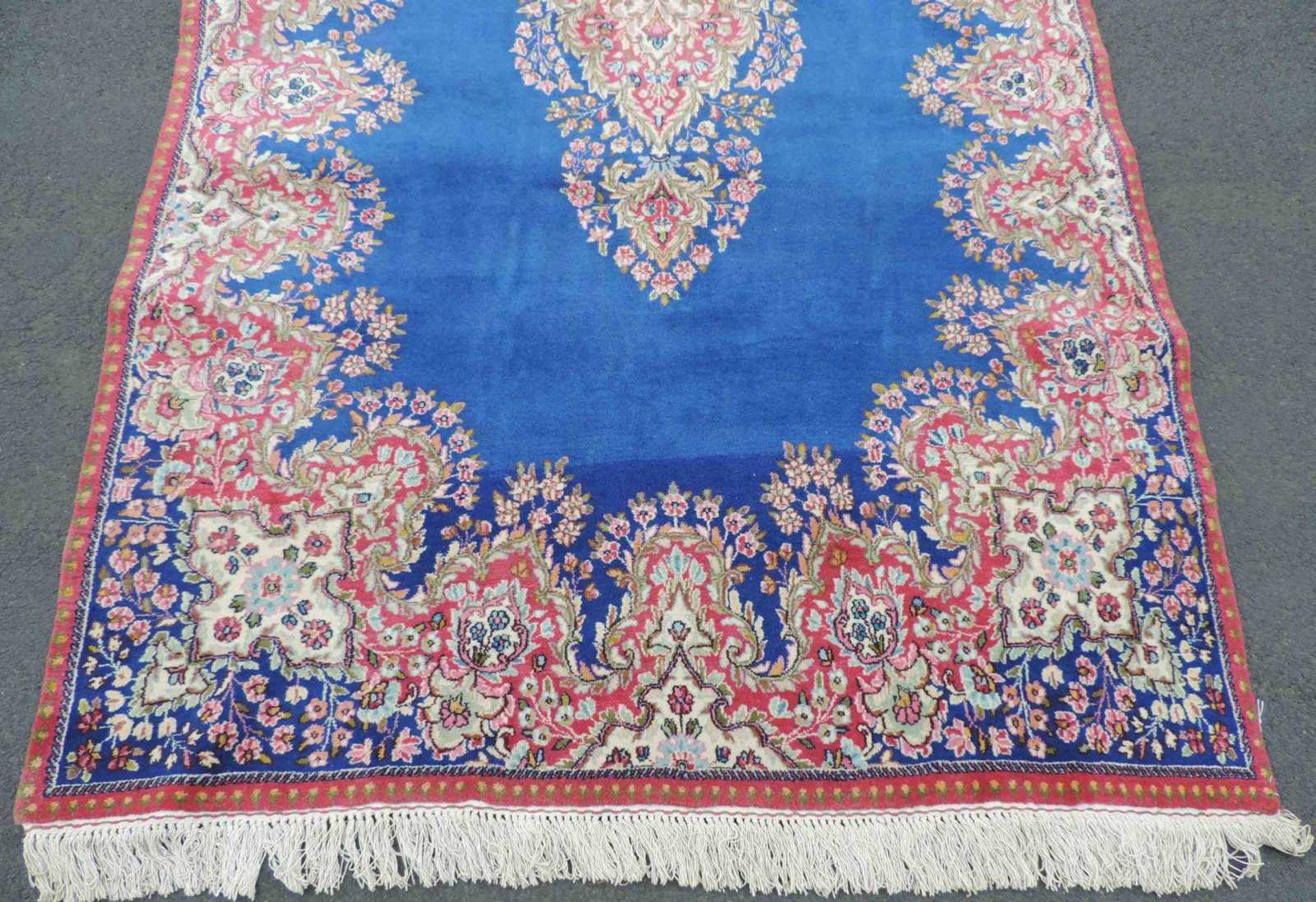 Kirman Royal Teppich. Iran. Feine Knüpfung. 275 cm x 157 cm. Handgeknüpft. Wolle auf Baumwolle. - Bild 2 aus 4