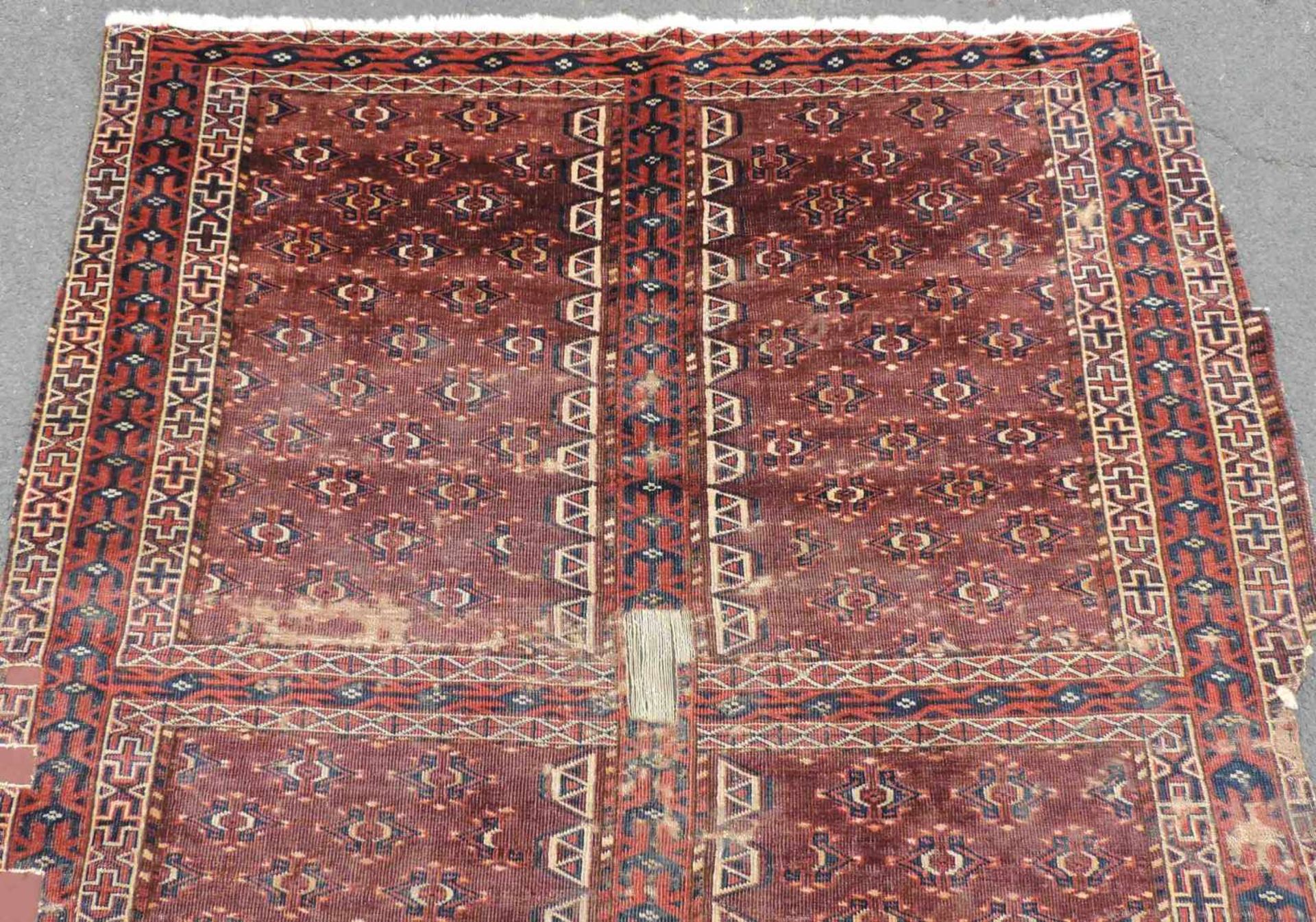 Jomud Engsi Zelteingangsteppich. Turkmenistan. Antik. 19. Jahrhundert. 144 cm x 133 cm. - Bild 3 aus 6