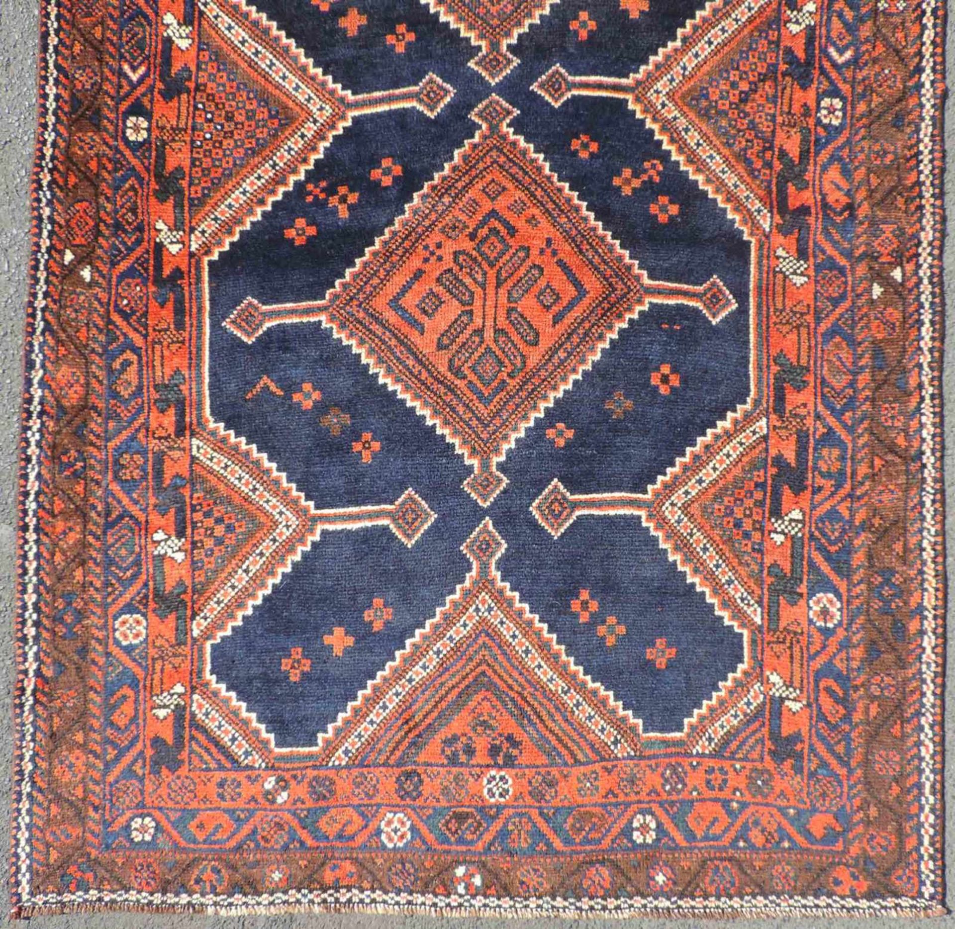 Lure Stammessteppich Iran, alt, um 1930. 339 cm x 115 cm. Handgeknüpft. Wolle auf Wolle. Lure tribal - Bild 2 aus 6