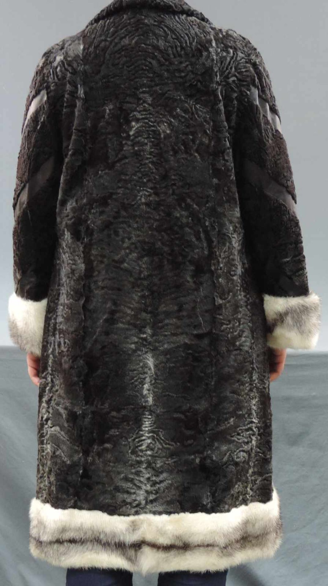 Persianermantel mit Pelzbesatz. Fur coat. - Image 2 of 3