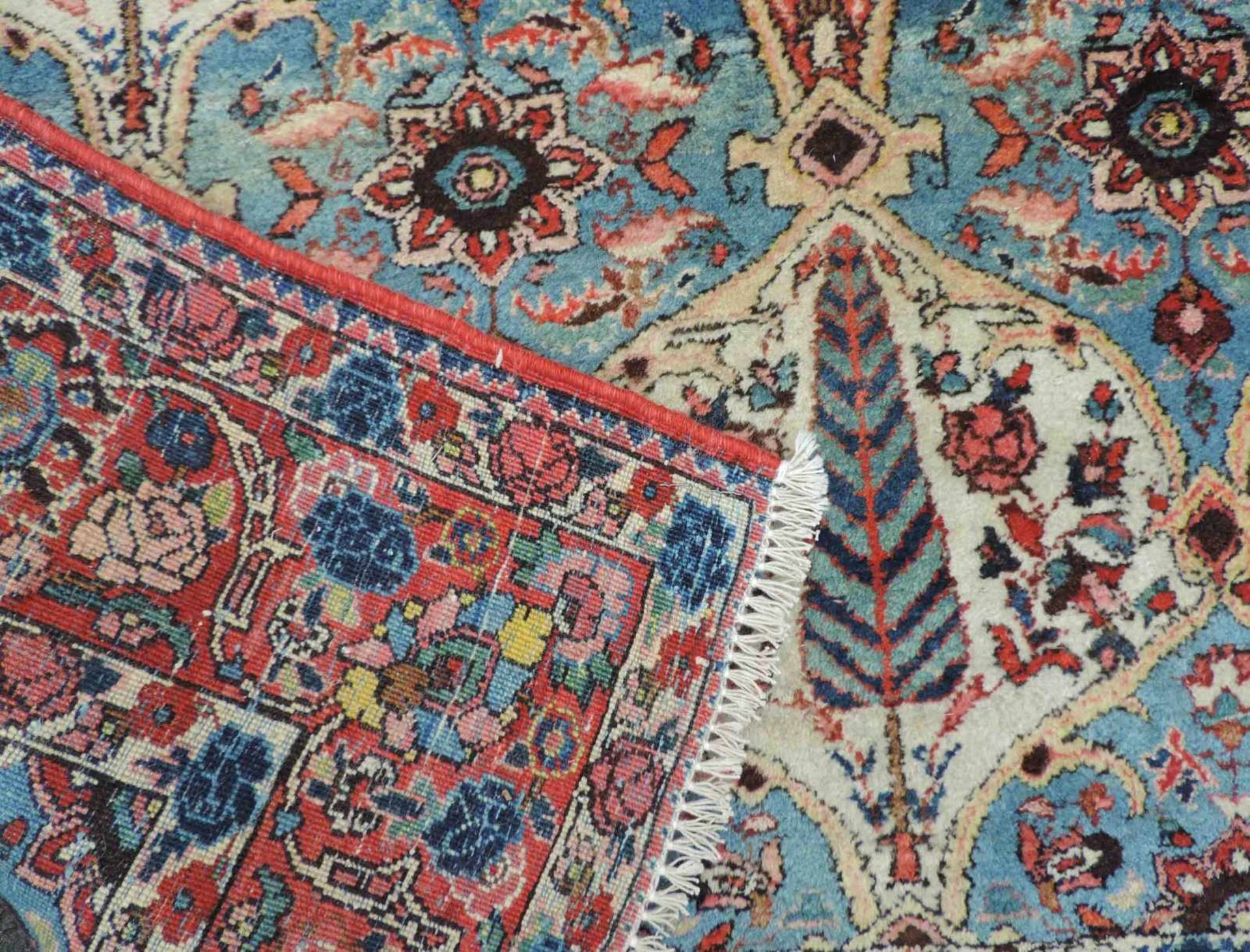 Bachtiar Felderteppich. Iran. Alt um 1940. 218 cm x 144 cm. Handgeknüpft. Wolle auf Baumwolle. - Bild 4 aus 4