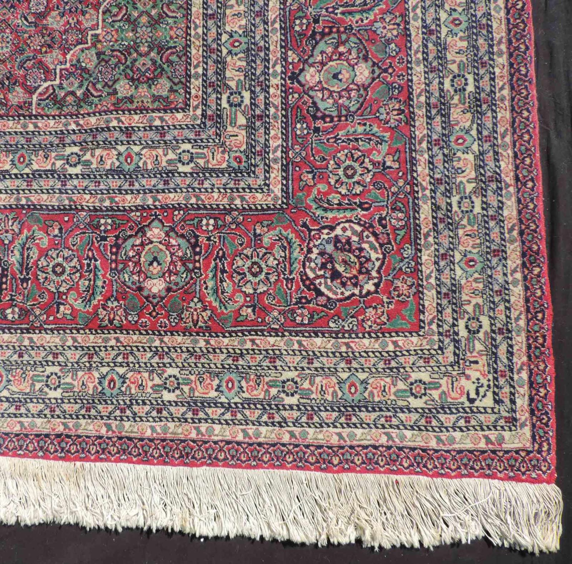 Täbris Mahi Teppich. Iran. Feine Knüpfung. 345 cm x 251 cm. Handgeknüpft in Persien. Wolle auf - Bild 4 aus 11