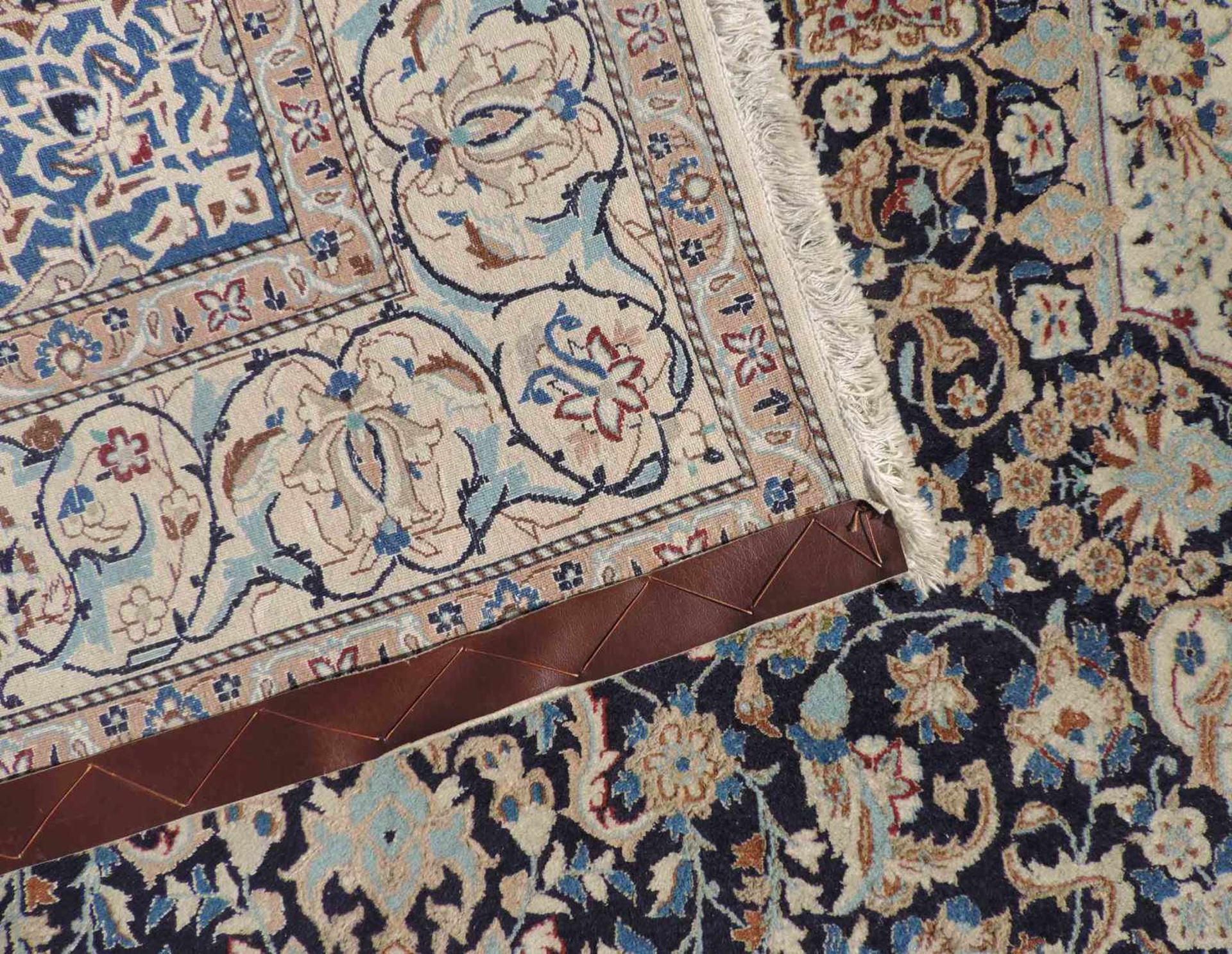 Nain Meisterteppich signiert "Habibian". Iran. Selten feine Knüpfung. 203 cm x 126 cm. Handgeknüpft. - Bild 5 aus 7
