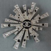 Chanel Bruststern Modeschmuck. Bis 10 cm breit. Verso Punze: "-C- Chanel -R-. 05 -Logo- A. Made in