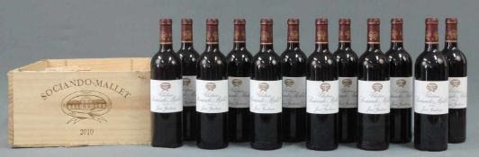 2010 Chateau Sociando - Mallet, Haut - Medoc, France. 12 Flaschen 750 ml. In original Holzkiste.