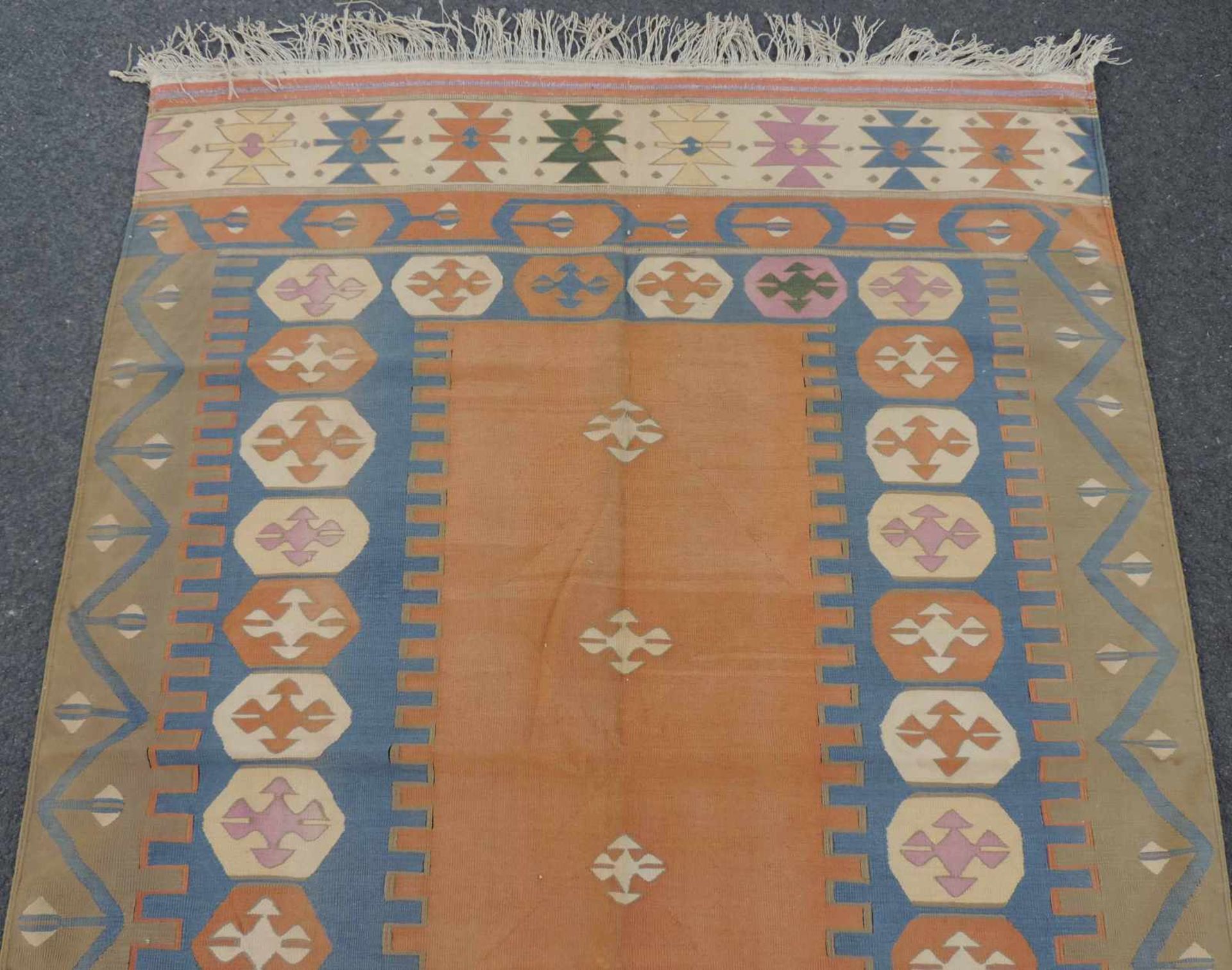 Dhurrie Indien. Dorfteppich. Kelim. Alt, um 1920. 170 cm x 117 cm. Handgewebt. Baumwolle. Dhurrie - Bild 3 aus 4