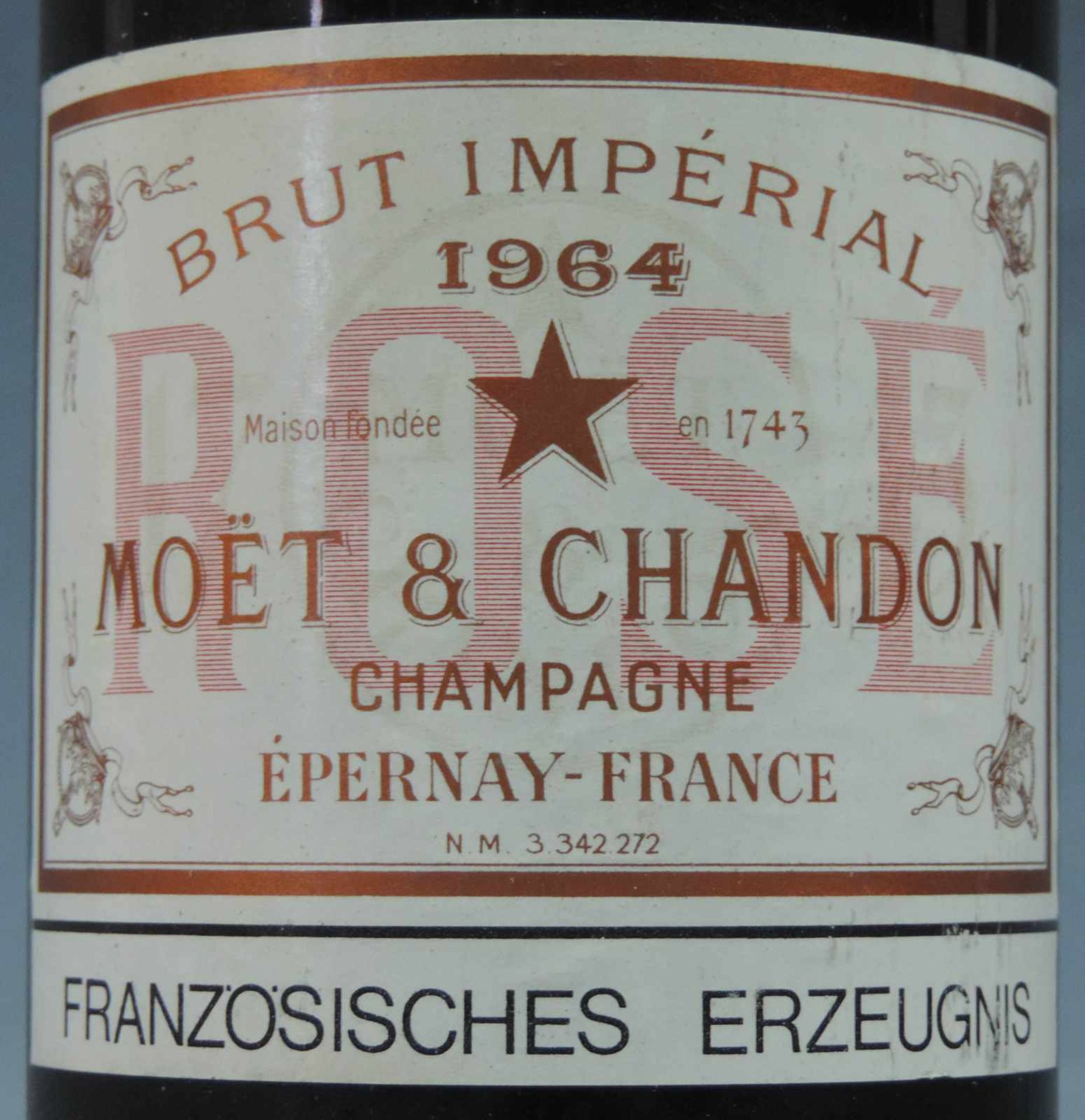 1964 Moet & Chandon Champagne Brut Imperial. Eine ganze Flasche Campangner Frankreich weiß. - Image 2 of 6