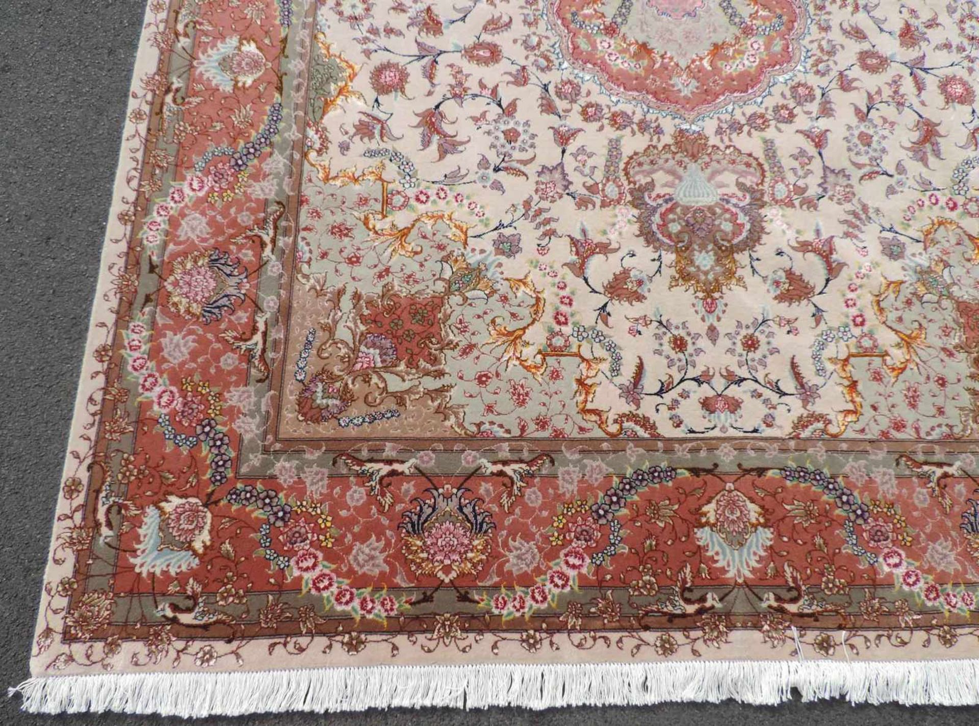 Täbris, Meisterteppich. Korkwolle mit Seide. Sehr fein. Iran. 260 cm x 202 cm. Handgeknüpft. - Bild 2 aus 8