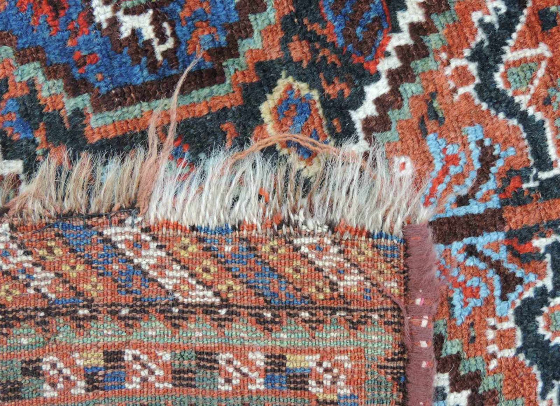 Khamseh Stammesteppich. Iran. Antik, um 1900. 199 cm x 152 cm. Handgeknüpft. Wolle auf Wolle. - Bild 5 aus 5