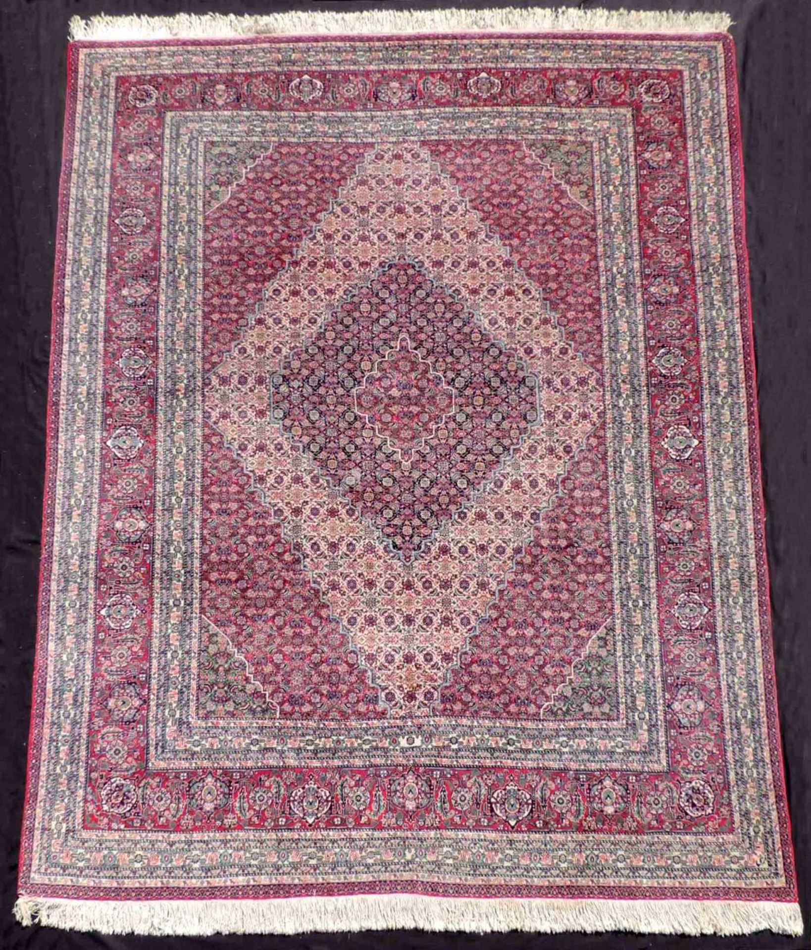 Täbris Mahi Teppich. Iran. Feine Knüpfung. 345 cm x 251 cm. Handgeknüpft in Persien. Wolle auf