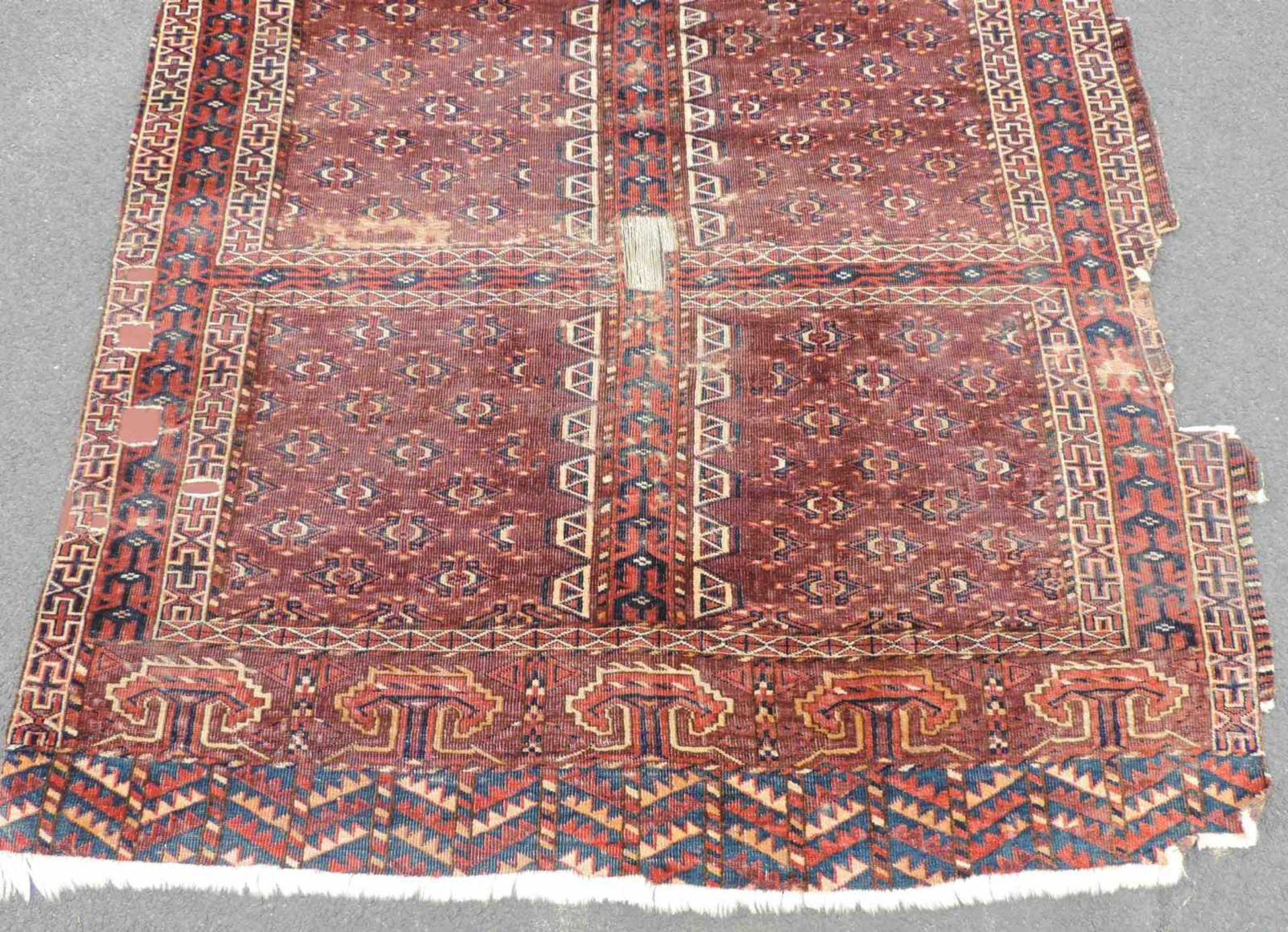 Jomud Engsi Zelteingangsteppich. Turkmenistan. Antik. 19. Jahrhundert. 144 cm x 133 cm. - Bild 2 aus 6