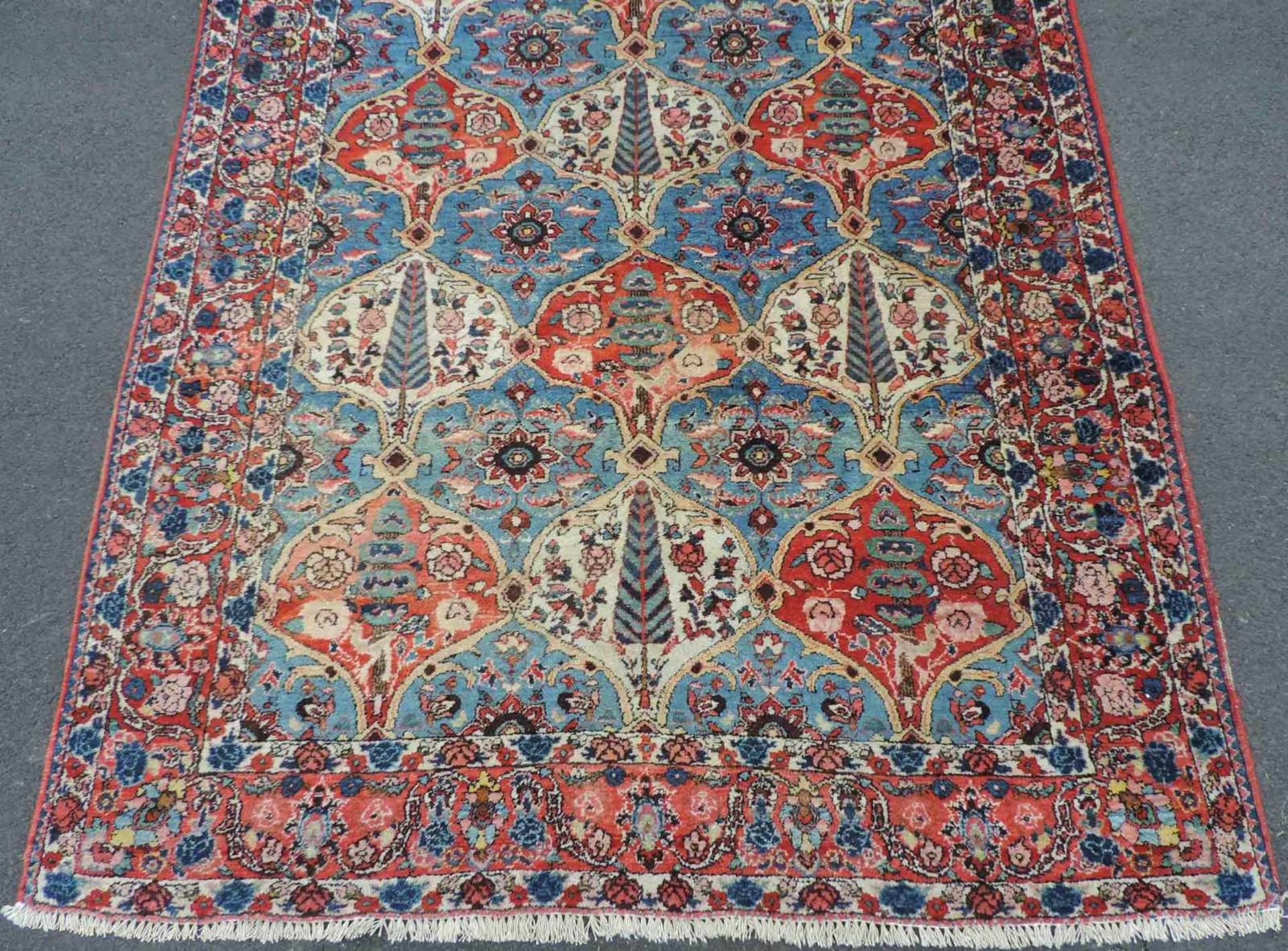 Bachtiar Felderteppich. Iran. Alt um 1940. 218 cm x 144 cm. Handgeknüpft. Wolle auf Baumwolle. - Bild 2 aus 4
