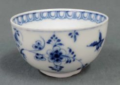 Kleine Schale, Meissen, chinesisches Design?, Markolini Marke? 8 cm Durchmesser. Meissen.