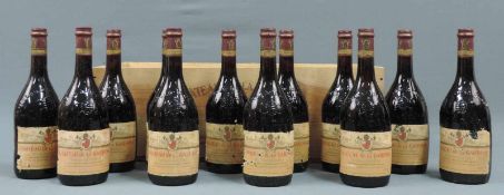 1983 Château de la Gardine. 12 ganze Flaschen 750 ml. In Original Holzkiste. Von G. Brundel et Fils.