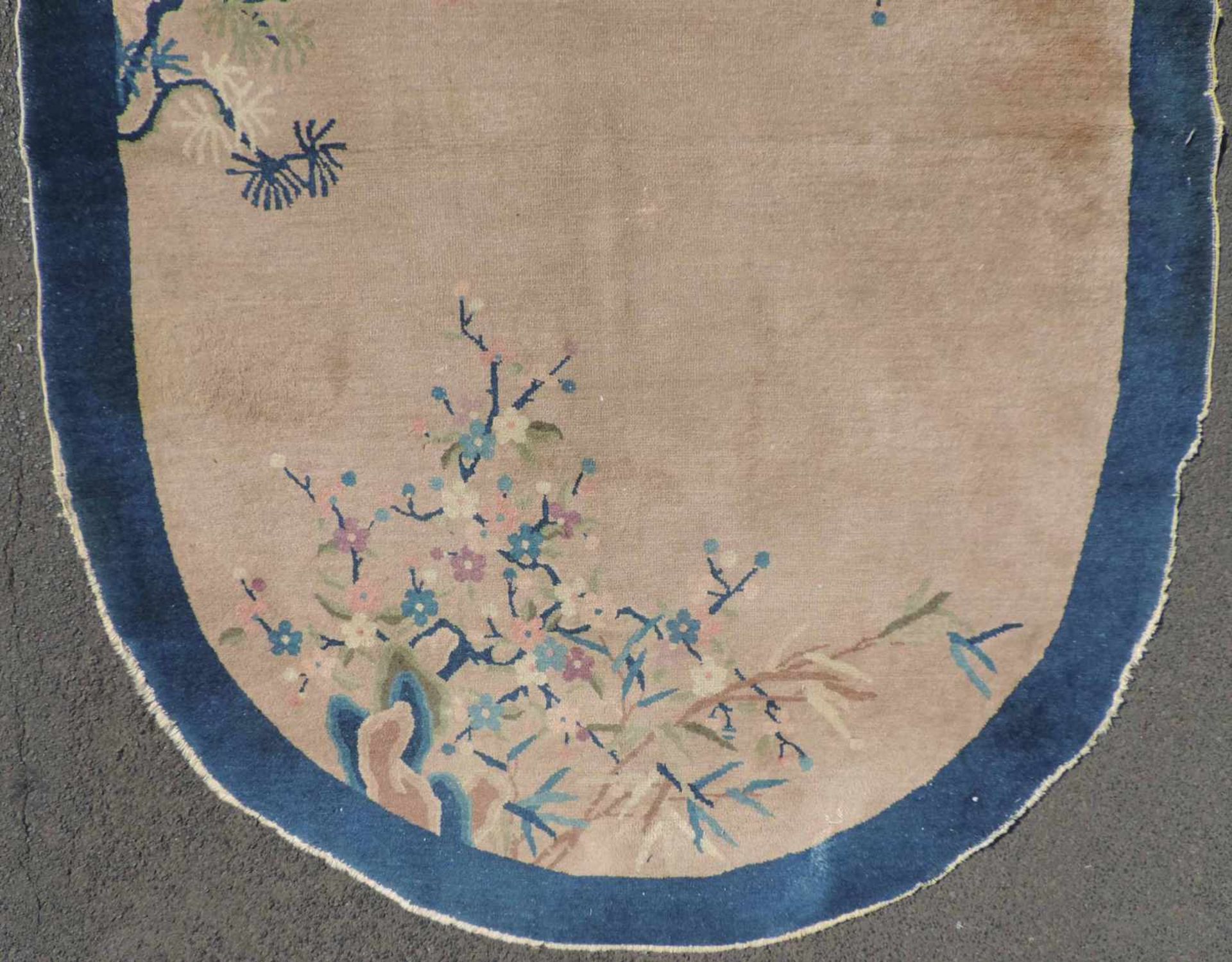 Peking Teppich China, alt, Anfang 20. Jahrhundert. 205 cm x 140 cm. Handgeknüpft. Wolle auf - Bild 2 aus 7