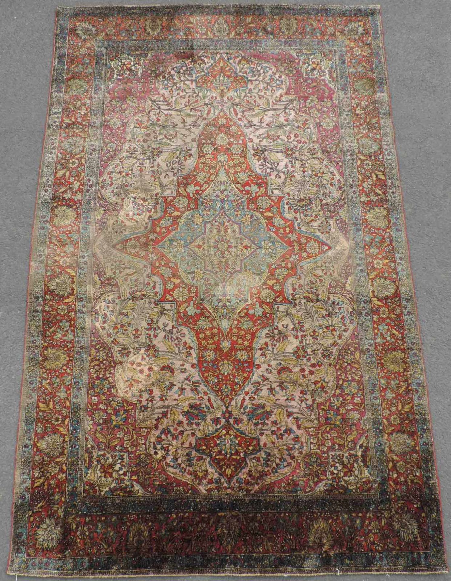 Keschan "Motascham" Orientteppich. Seide. Iran. Antik, um 1910. 205 cm x 133 cm. Handgeknüpft. Seide