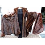 Nerzmantel, Nerzjacke, Nerzstola und Nerz Schaal. Konfektionsgröße circa 38. Mink coat, mink jacket,