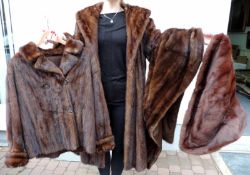 Nerzmantel, Nerzjacke, Nerzstola und Nerz Schaal. Konfektionsgröße circa 38. Mink coat, mink jacket,