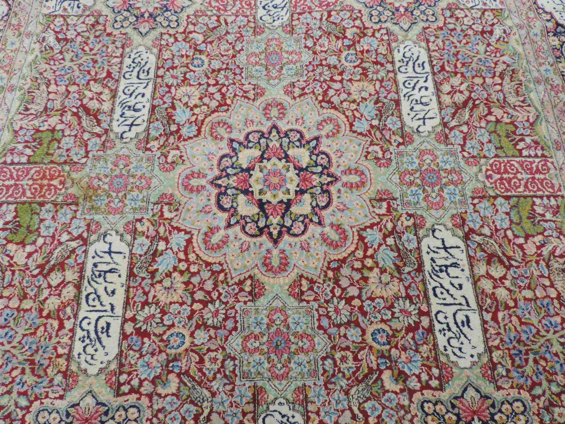 Kirman Garten - Teppich. Iran. Feine Knüpfung. Datiert 1390 (1972). 342 cm x 248 cm. Handgeknüpft. - Bild 4 aus 8