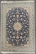 Nain Manufakturteppich. Iran. Selten feine Knüpfung. 118 cm x 97 cm. Handgeknüpft. Korkwolle auf