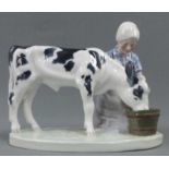 Otto PILZ (1876 - 1934). Mädchen mit Kalb. Meissen, blaue Schwertermarke. 26 cm lang. Auf dem Sockel