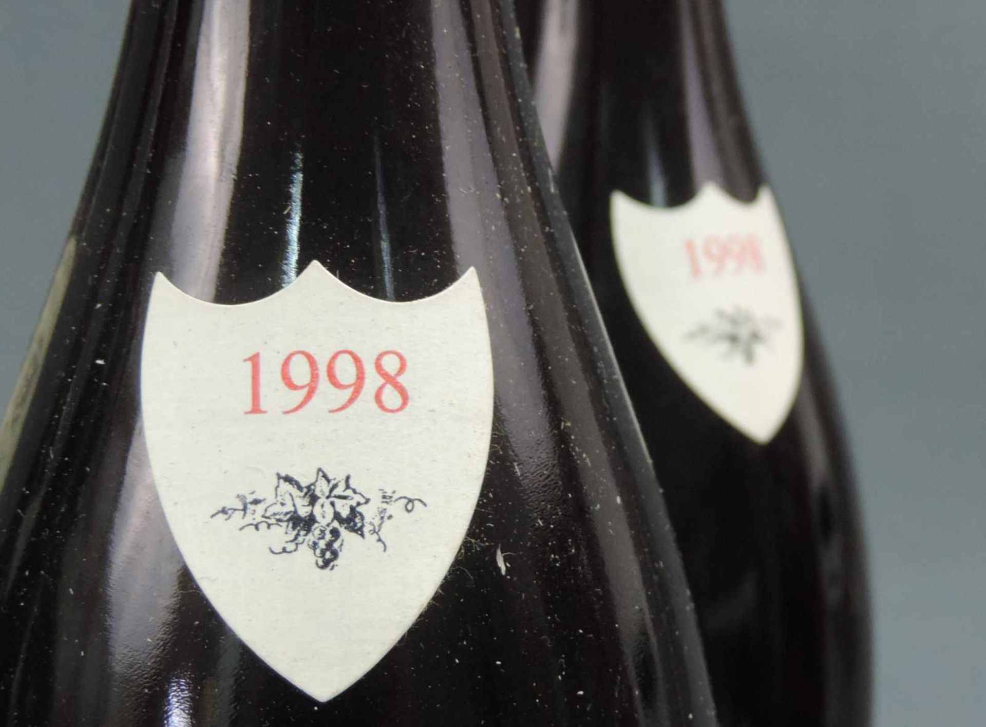 Konvolut Burgunder und Beaujolais. Insgesamt 13 ganze Flaschen. 2000 Pouilly-Fuissé von Louis Latour - Image 3 of 11