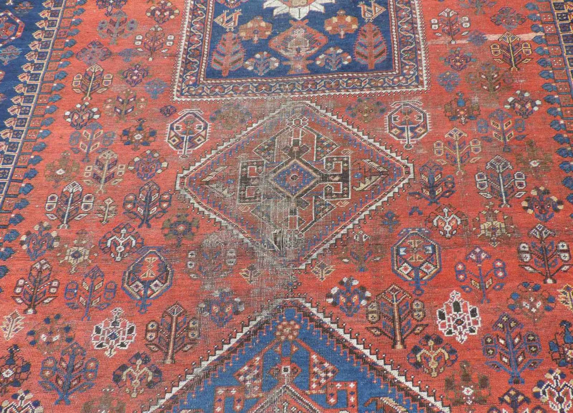 Shiraz Palastteppich der Khamseh. Iran, antik, um 1900. 520 cm x 345 cm. Handgeknüpft. Wolle auf - Bild 4 aus 8