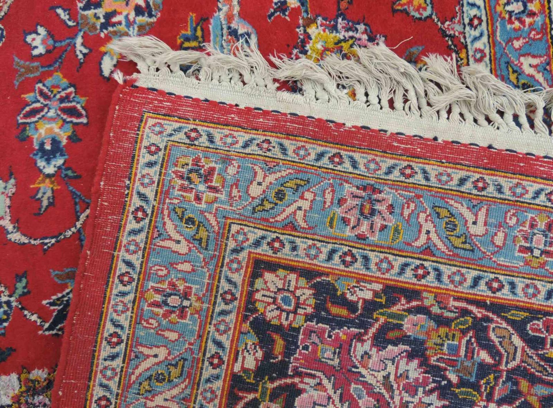 Keschan, Meisterteppich. Signiert. Korkwolle mit Seide. Sehr feine Knüpfung. Iran. 348 cm x 243 - Bild 7 aus 9
