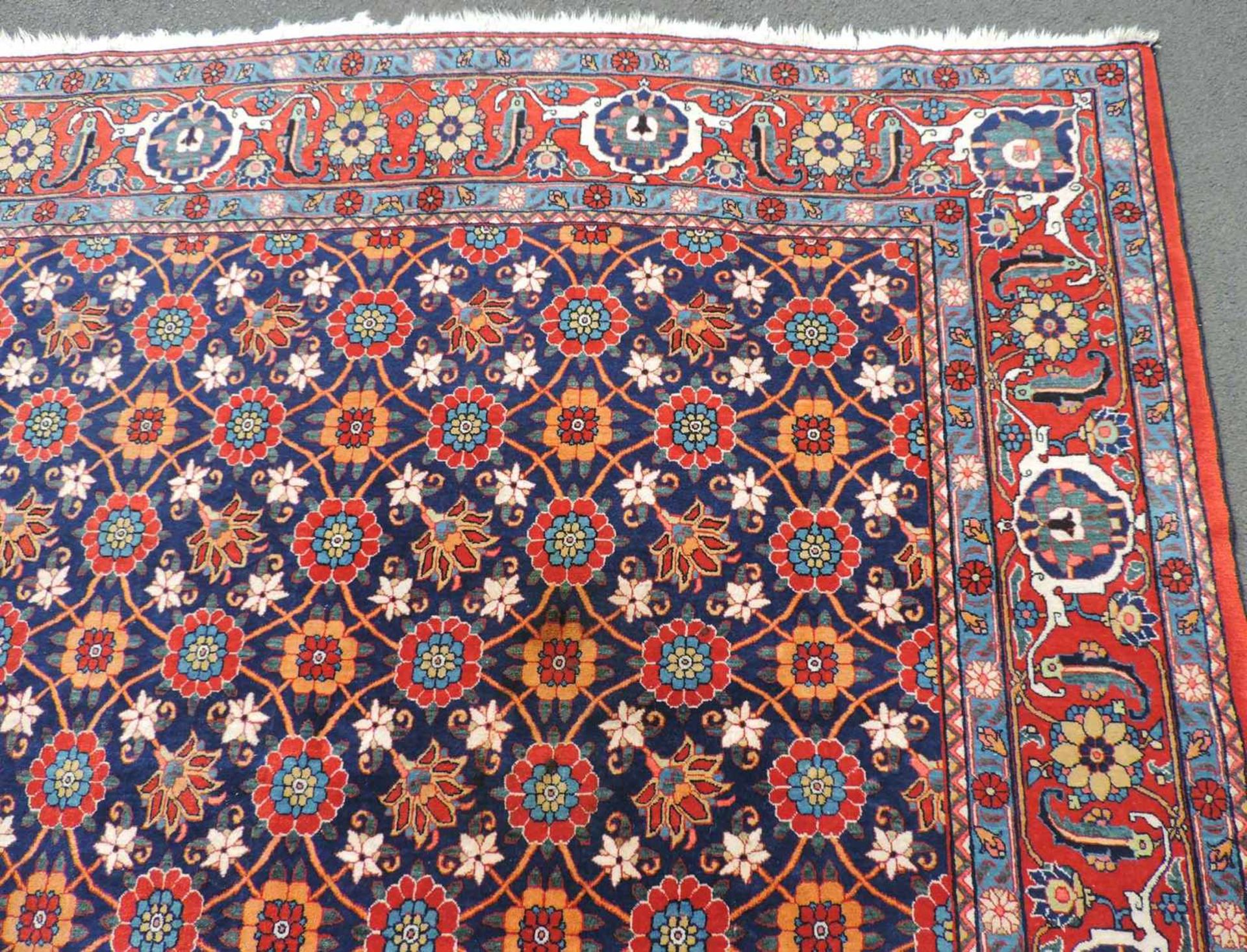 Weramin Manfakturteppich. Iran, alt, um 1940. 308 cm x 210 cm. Handgeknüpft. Wolle auf Baumwolle. - Bild 5 aus 7