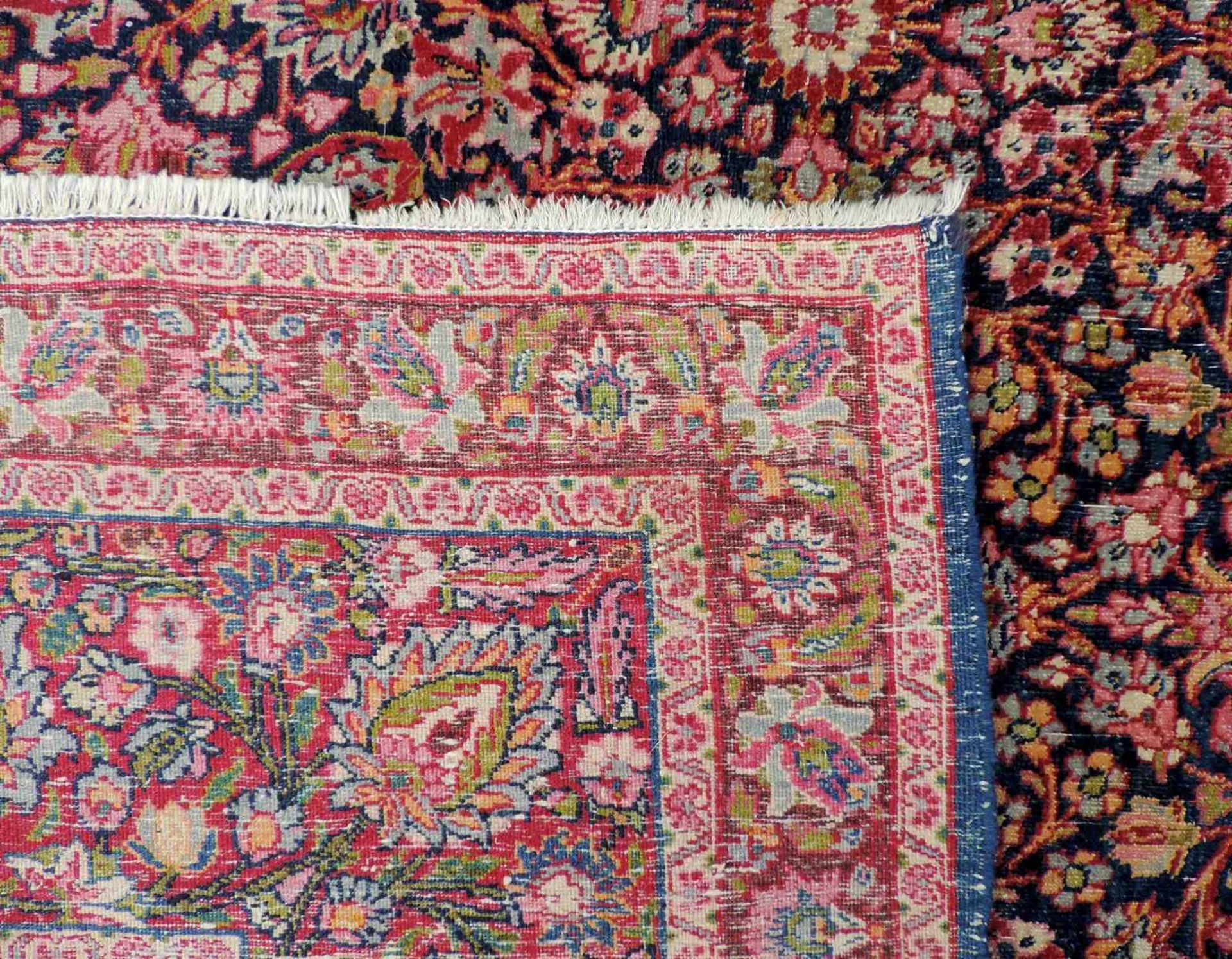 Kirman Laver Meisterteppich. Sehr feine Knüpfung. Iran. Antik, um 1900. 345 cm x 255 cm. - Bild 8 aus 9