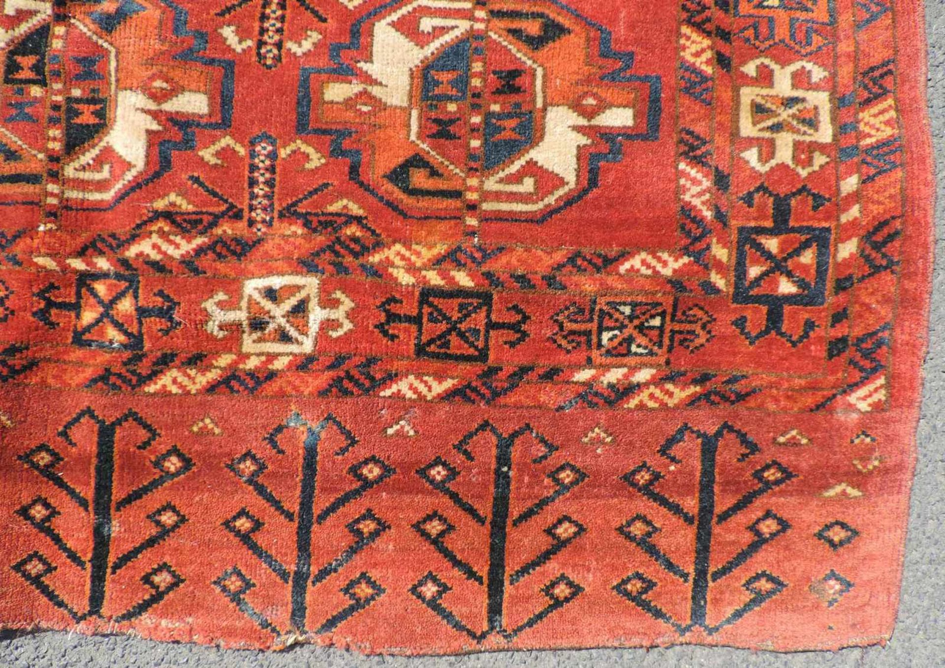 Ersari Behang Stammesteppich. Turkmenistan. Antik, Mitte 19. Jahrhundert. 102 cm x 125 cm. - Bild 3 aus 8