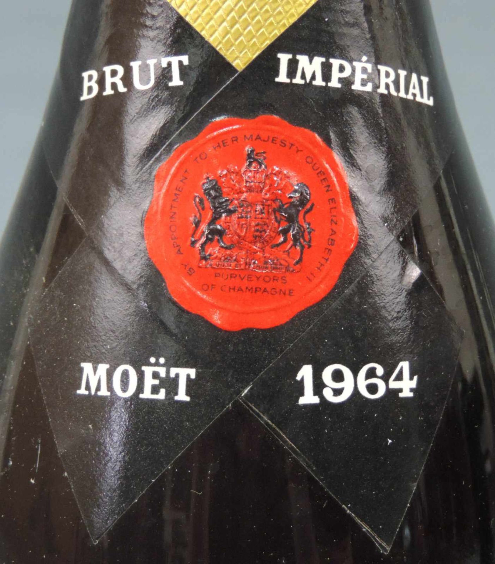 1964 Moet & Chandon Champagne Brut Imperial. Eine ganze Flasche Campangner Frankreich weiß. - Bild 3 aus 6