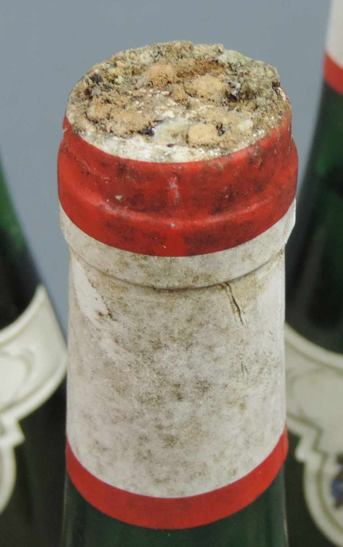 1953 (5x) und 1959 (7x) Trabacher Schloßberg, feinste Auslese. 12 ganze Flaschen Weißwein, 0,7 - Image 14 of 16