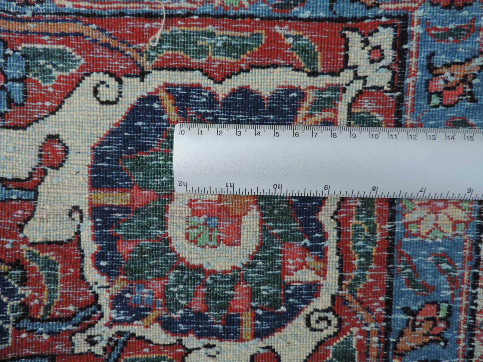 Weramin Manfakturteppich. Iran, alt, um 1940. 308 cm x 210 cm. Handgeknüpft. Wolle auf Baumwolle. - Bild 7 aus 7