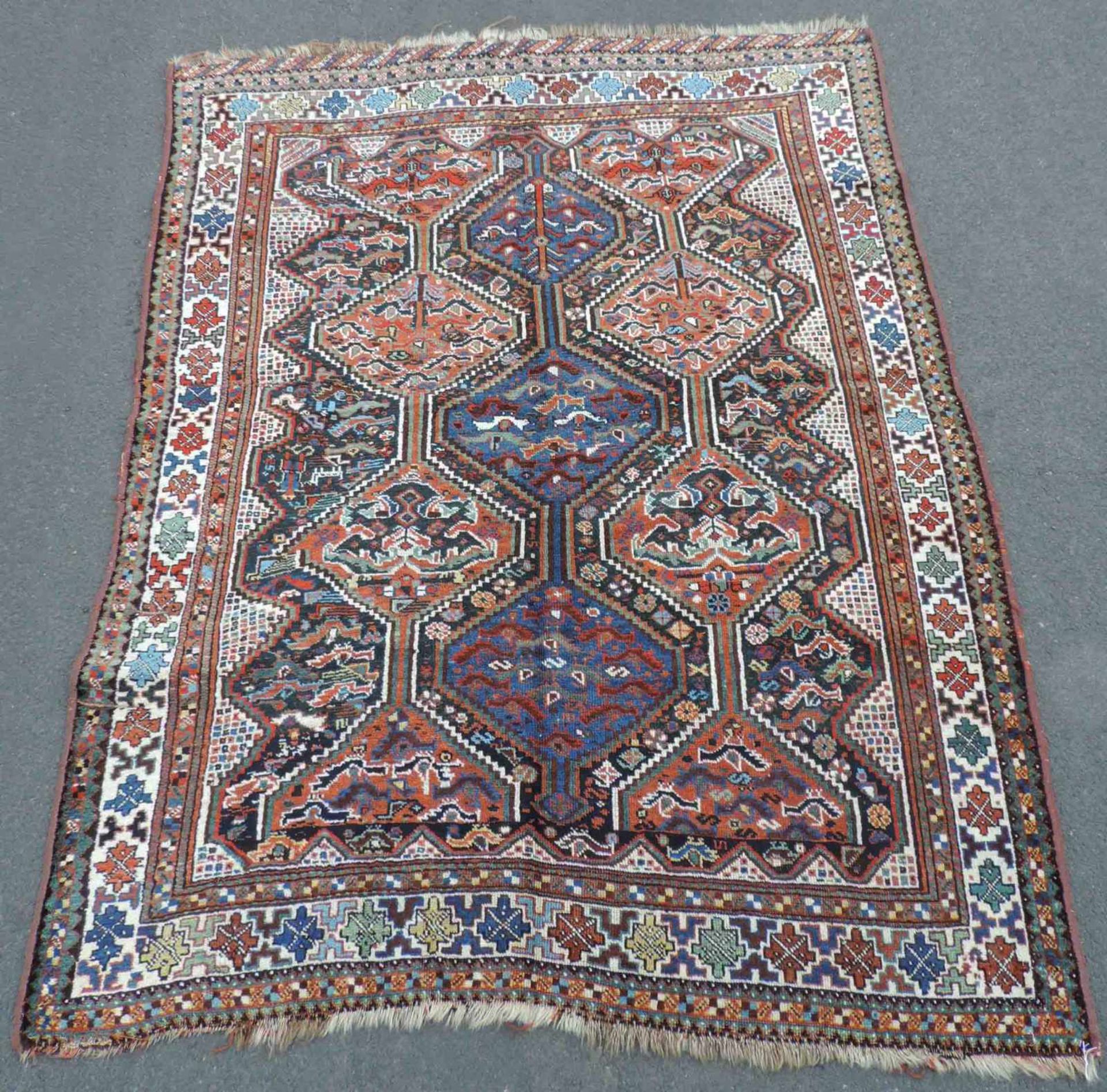Khamseh Stammesteppich. Iran. Antik, um 1900. 199 cm x 152 cm. Handgeknüpft. Wolle auf Wolle.