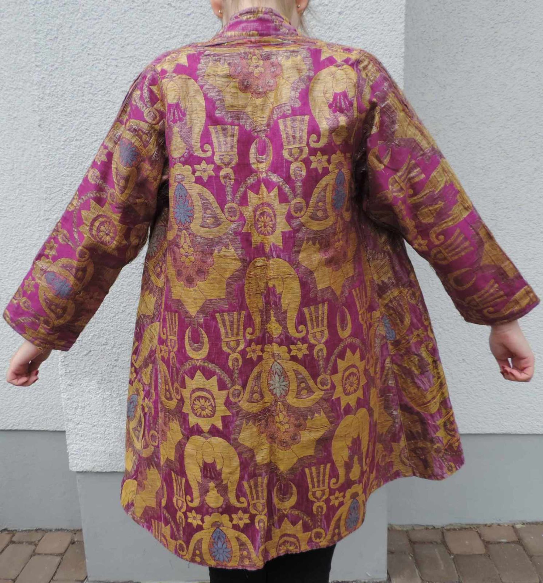 Höfische osmanische Jacke. Türkei. 17. / 18. Jahrhundert. 87 cm lang. Handgewebte Seide mit - Bild 2 aus 9