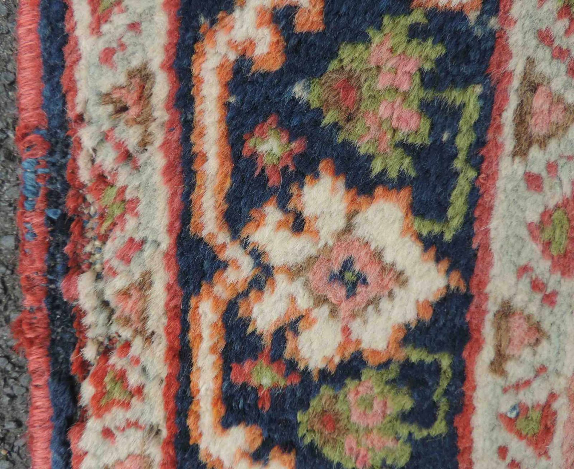 Mahal Teppich. Iran, alt, um 1930. 199 cm x 136 cm. Handgeknüpft. Wolle auf Baumwolle. Mahal rug. - Bild 5 aus 5