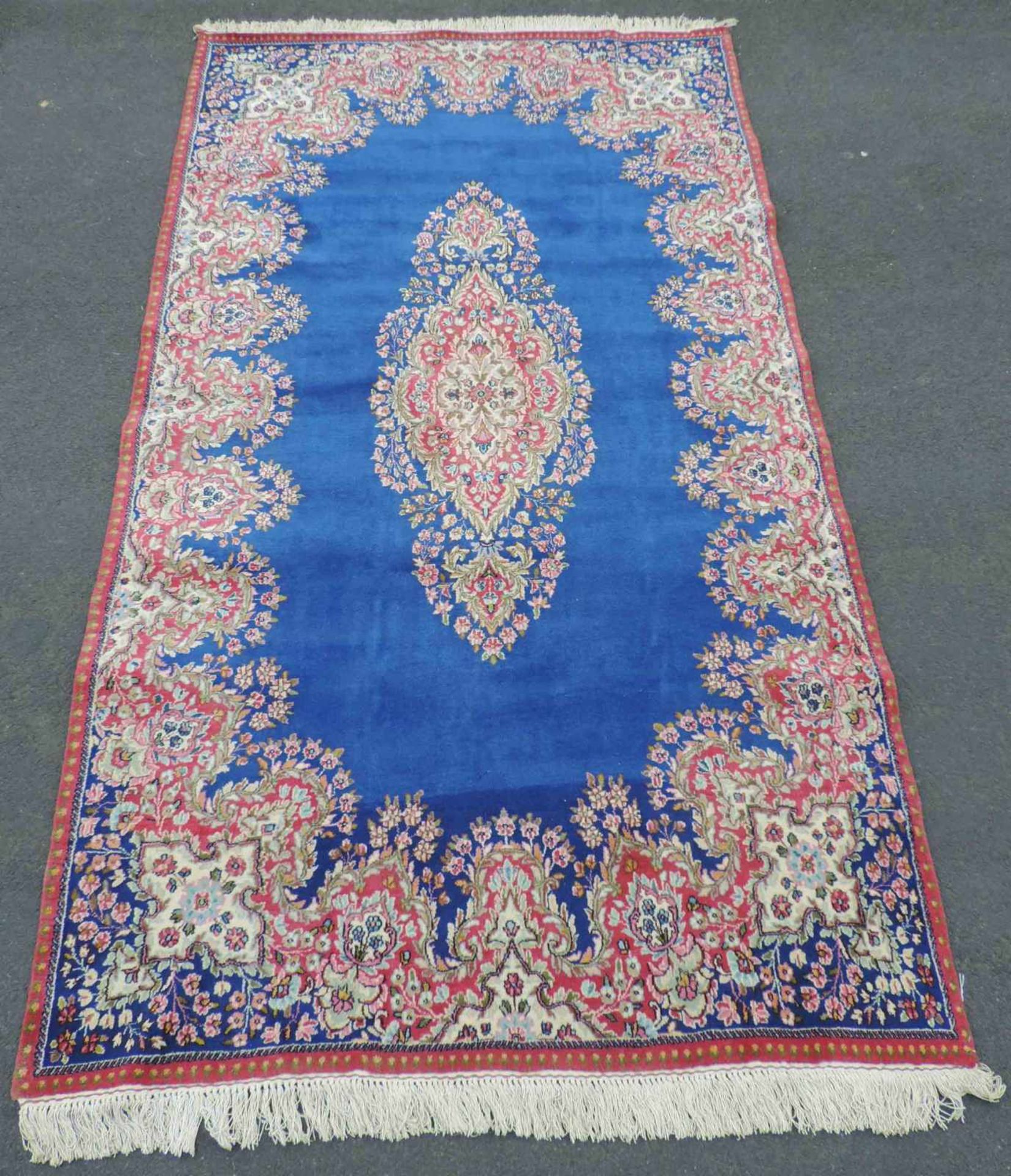 Kirman Royal Teppich. Iran. Feine Knüpfung. 275 cm x 157 cm. Handgeknüpft. Wolle auf Baumwolle.