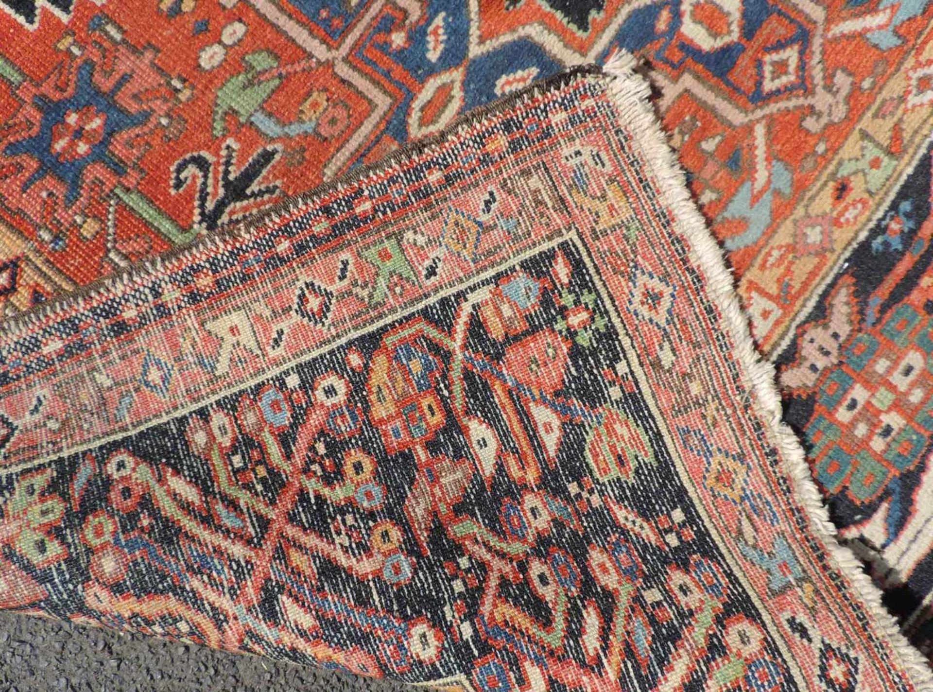 Karadja Dorfteppich. Iran. Alt, um 1930. 185 cm x 141 cm. Handgeknüpft in Nordwestpersien. Wolle auf - Bild 5 aus 5